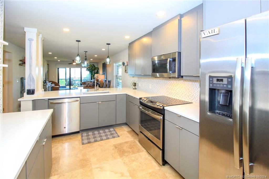 Stuart, Florida 34996, United States, 2 Bedrooms Bedrooms, ,2 BathroomsBathrooms,Residential,Pending,51442