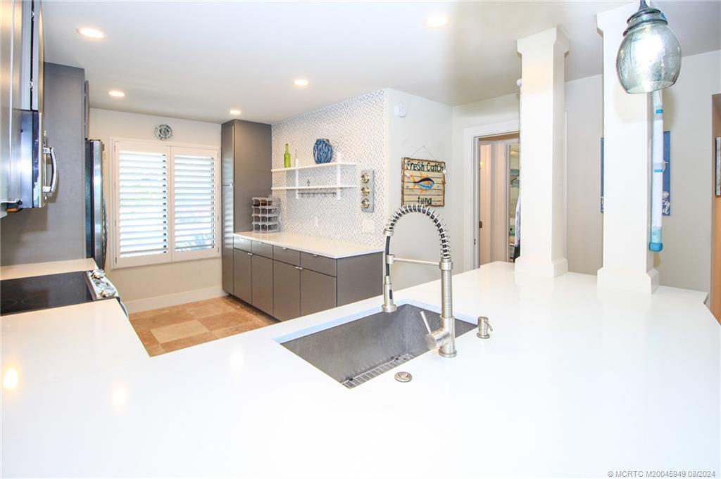 Stuart, Florida 34996, United States, 2 Bedrooms Bedrooms, ,2 BathroomsBathrooms,Residential,Pending,51442