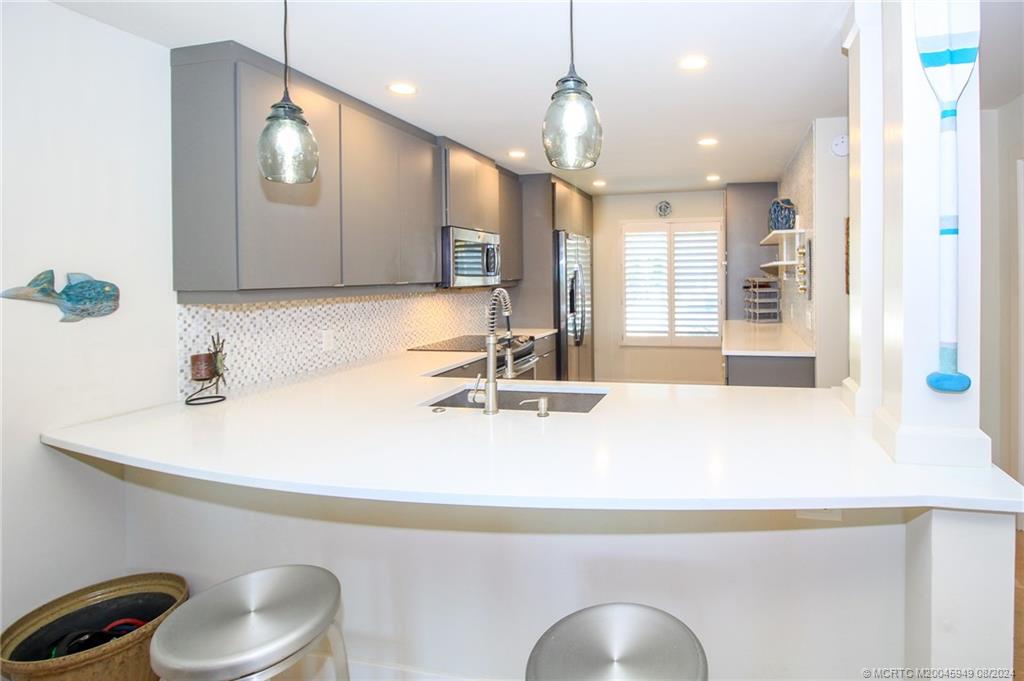 Stuart, Florida 34996, United States, 2 Bedrooms Bedrooms, ,2 BathroomsBathrooms,Residential,Pending,51442