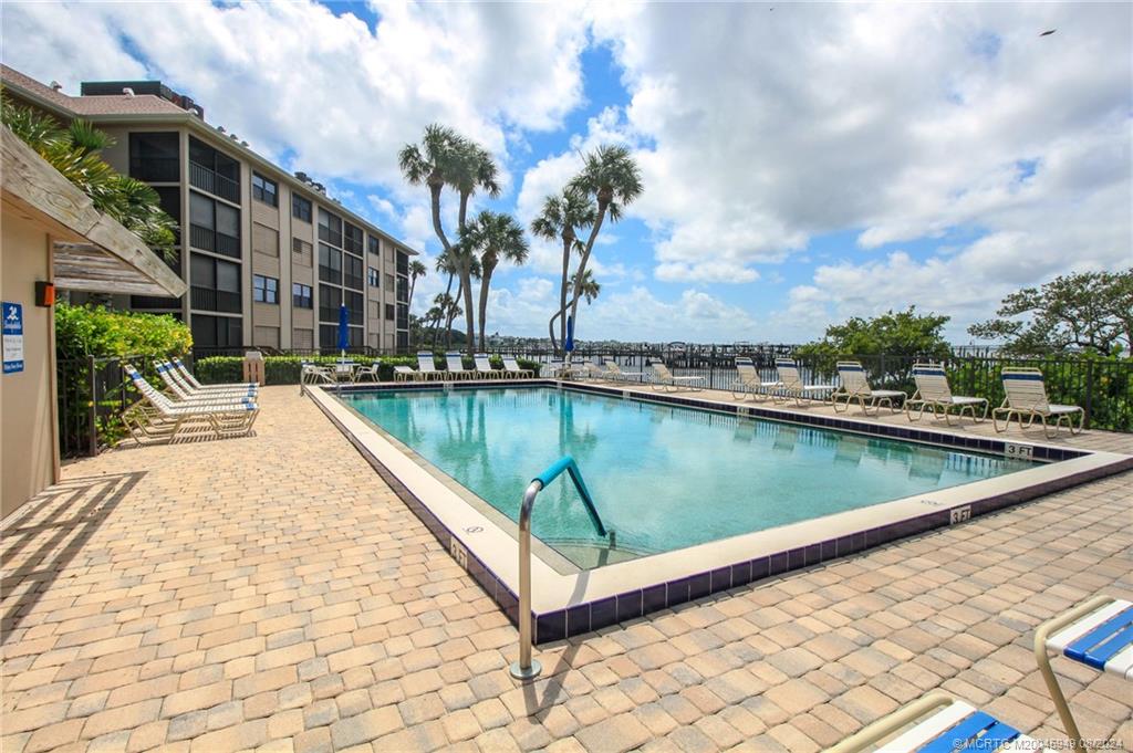 Stuart, Florida 34996, United States, 2 Bedrooms Bedrooms, ,2 BathroomsBathrooms,Residential,Pending,51442