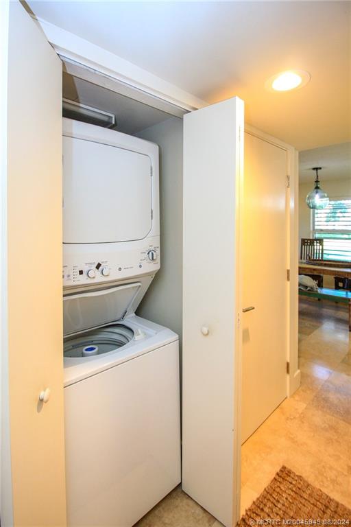 Stuart, Florida 34996, United States, 2 Bedrooms Bedrooms, ,2 BathroomsBathrooms,Residential,Pending,51442