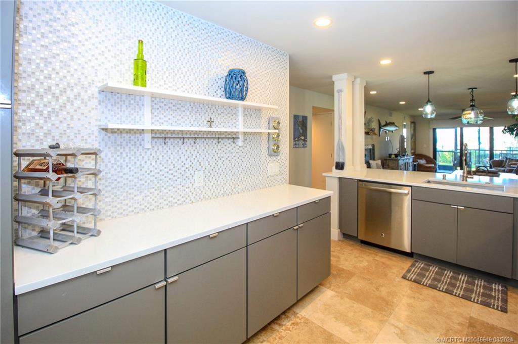 Stuart, Florida 34996, United States, 2 Bedrooms Bedrooms, ,2 BathroomsBathrooms,Residential,Pending,51442