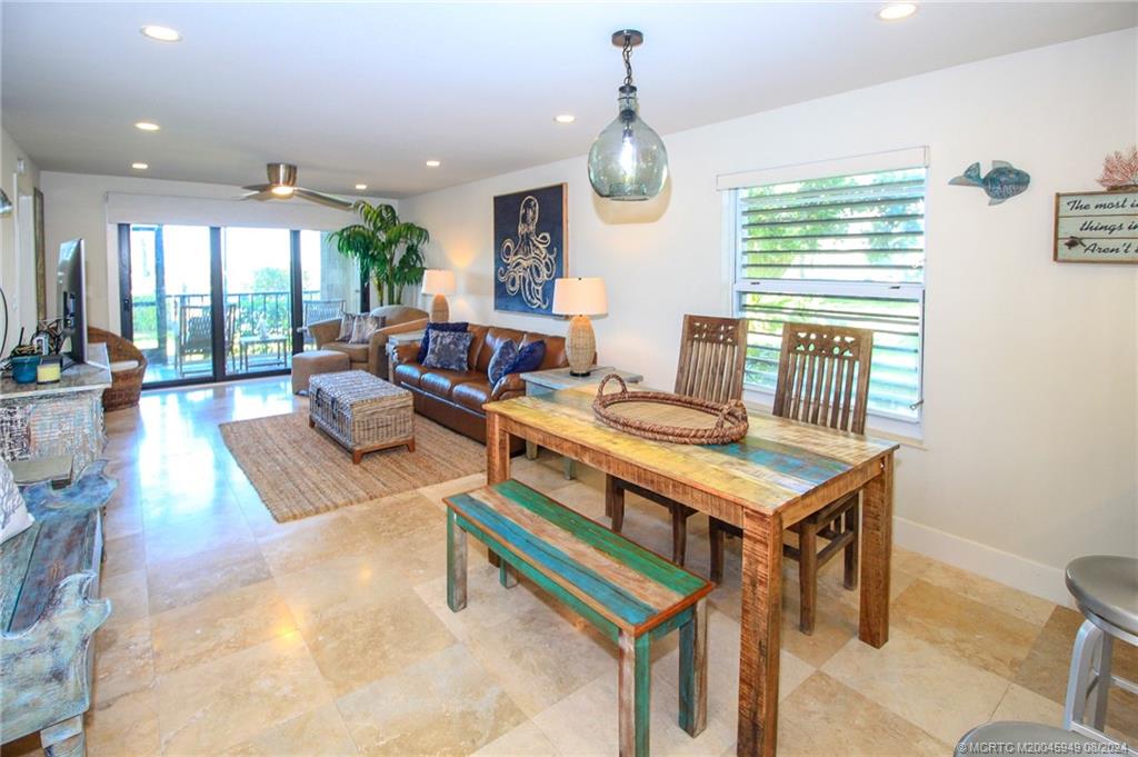 Stuart, Florida 34996, United States, 2 Bedrooms Bedrooms, ,2 BathroomsBathrooms,Residential,Pending,51442