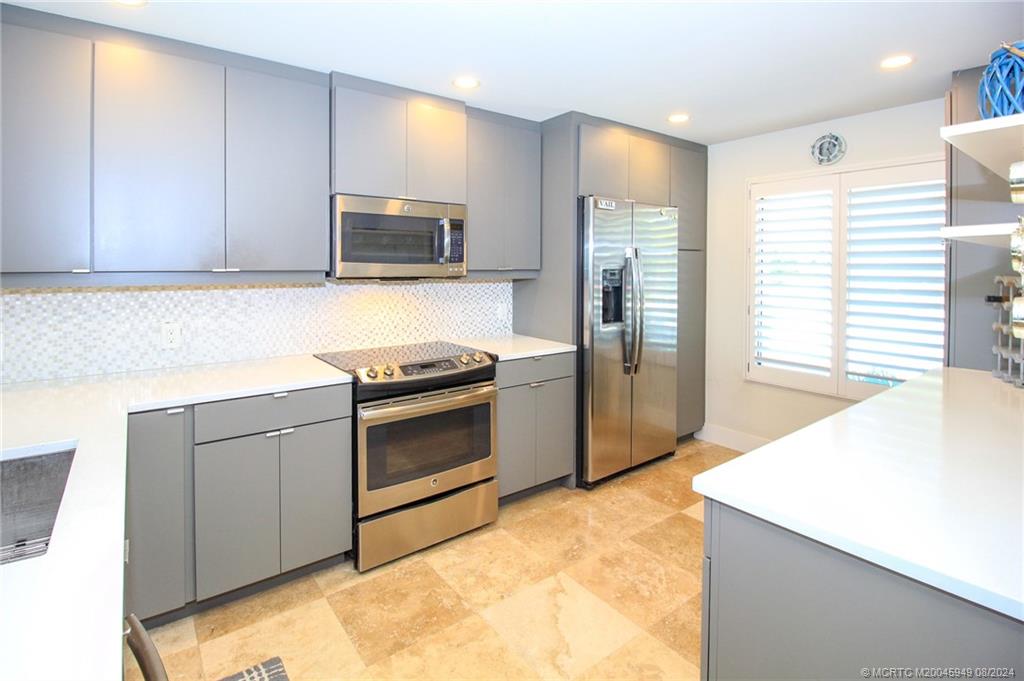 Stuart, Florida 34996, United States, 2 Bedrooms Bedrooms, ,2 BathroomsBathrooms,Residential,Pending,51442