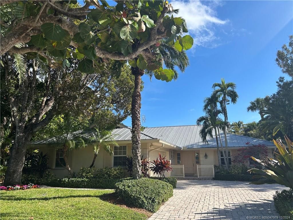 Photo of 2 Mindoro Street, Sewalls Point, FL 34996 (MLS # M20047979)