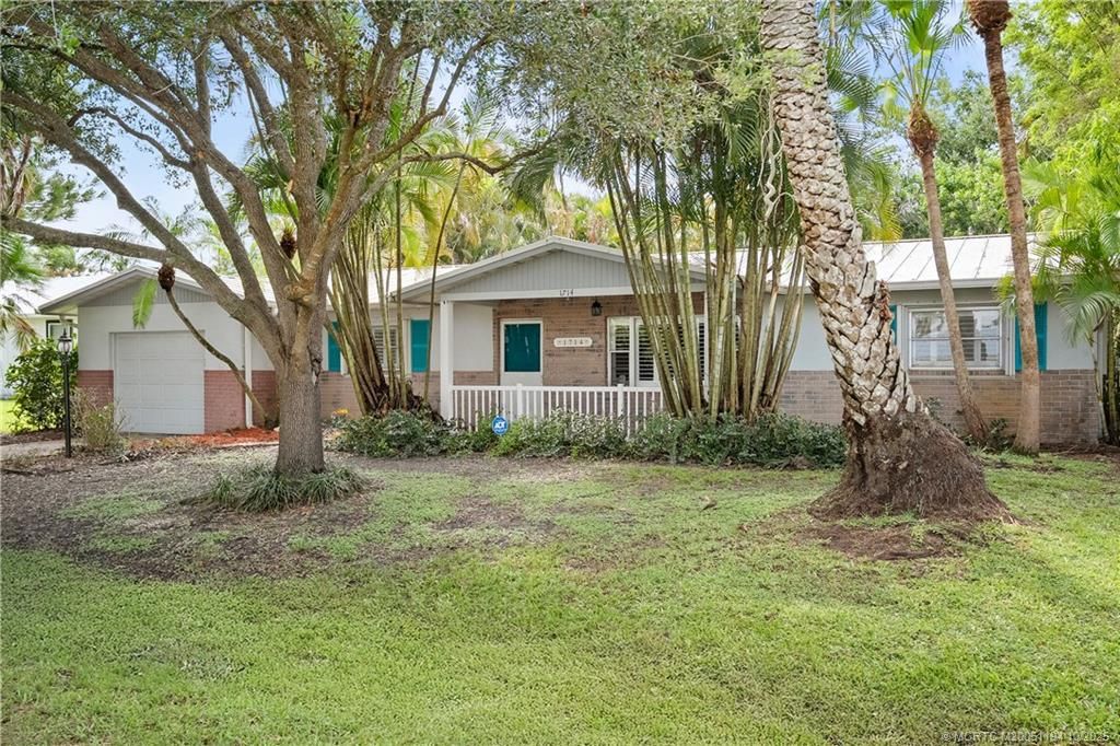 Photo of 1714 SE Lafayette Street, Stuart, FL 34997 (MLS # M20051194)