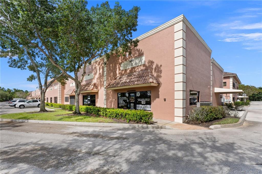 Photo of 4303 SW High Meadows Avenue, Palm City, FL 34990 (MLS # M20046121)