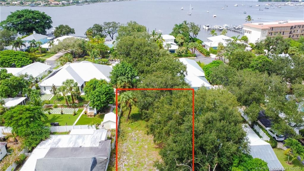 Photo of 704 SW Cleveland Avenue, Stuart, FL 34994 (MLS # M20041081)