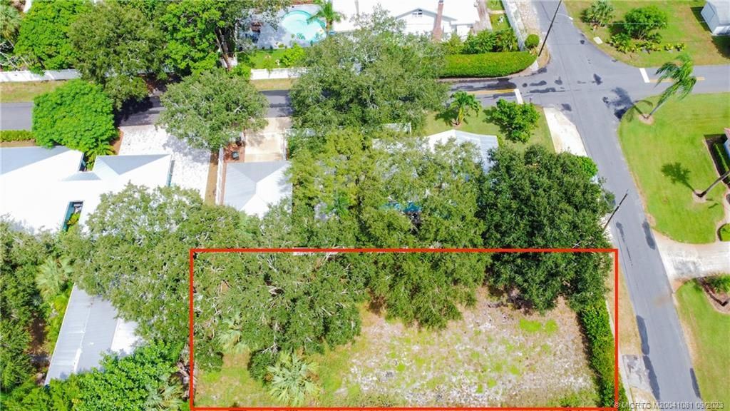 Photo of 704 SW Cleveland Avenue, Stuart, FL 34994 (MLS # M20041081)