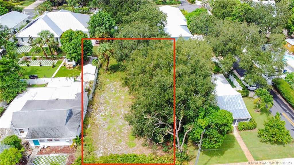 Photo of 704 SW Cleveland Avenue, Stuart, FL 34994 (MLS # M20041081)