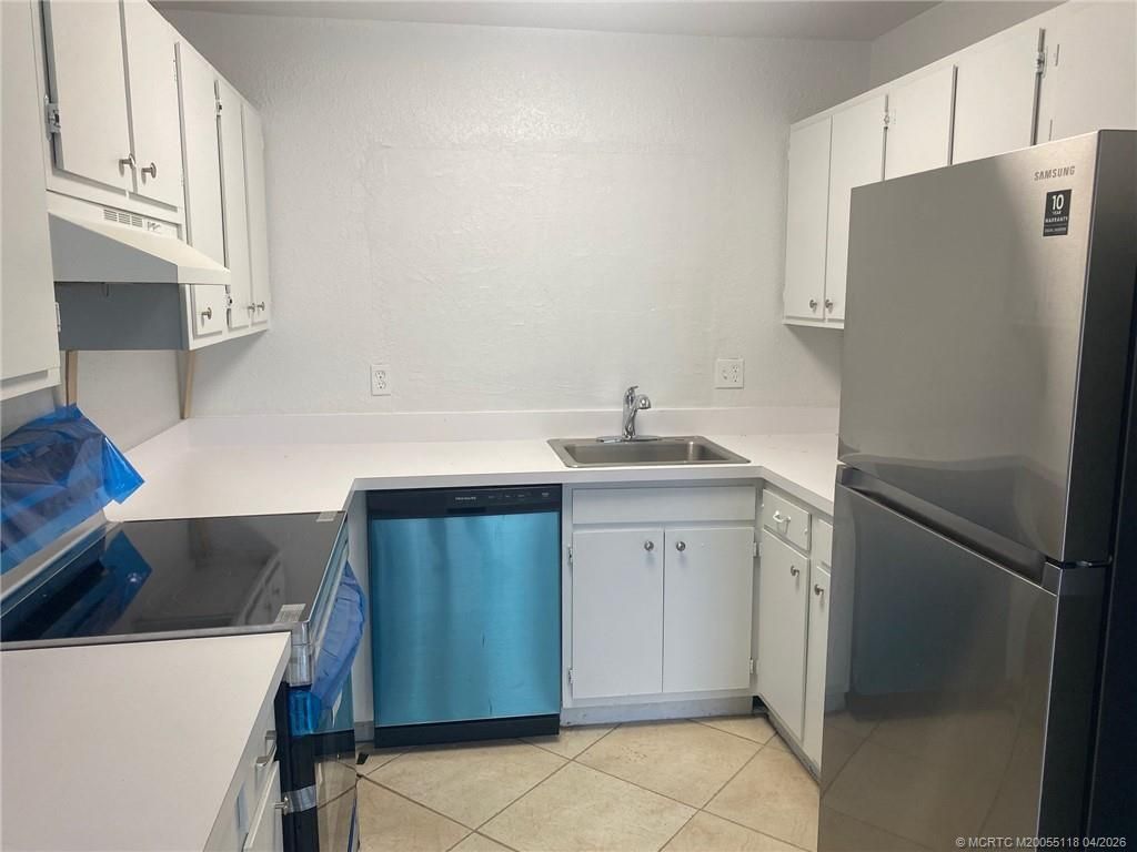 Photo of 2118 SE Edler Drive #B, Stuart, FL 34994 (MLS # M20055118)