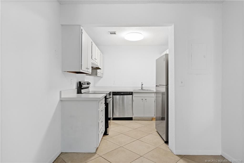 Photo of 2118 SE Edler Drive #B, Stuart, FL 34994 (MLS # M20055118)