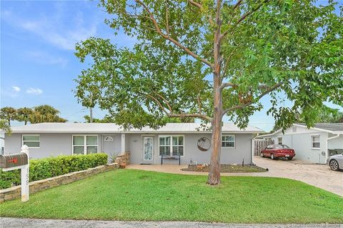Photo of 159 SE Sailfish Lane, Stuart, FL 34996 (MLS # M20051946)