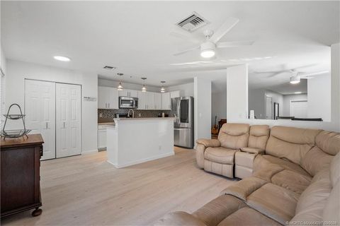Townhouse For Sale - 324 SE Bloxham Way<br/> Stuart, FL 34997