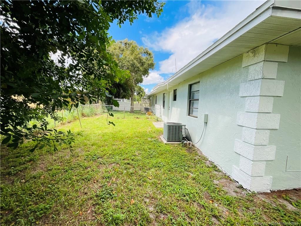 Photo of 208 N 28th Street, Fort Pierce, FL 34947 (MLS # M20054219)