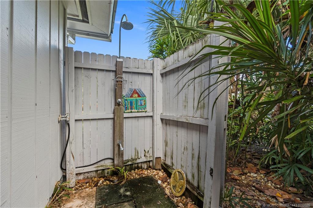 Sewalls Point, Florida 34996, United States, 3 Bedrooms Bedrooms, ,2 BathroomsBathrooms,Residential,Active,172707