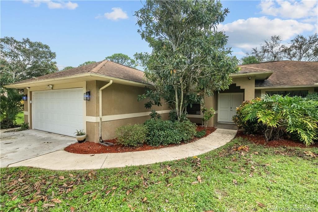 Photo of 601 Howard Street, Fort Pierce, FL 34982 (MLS # M20042526)