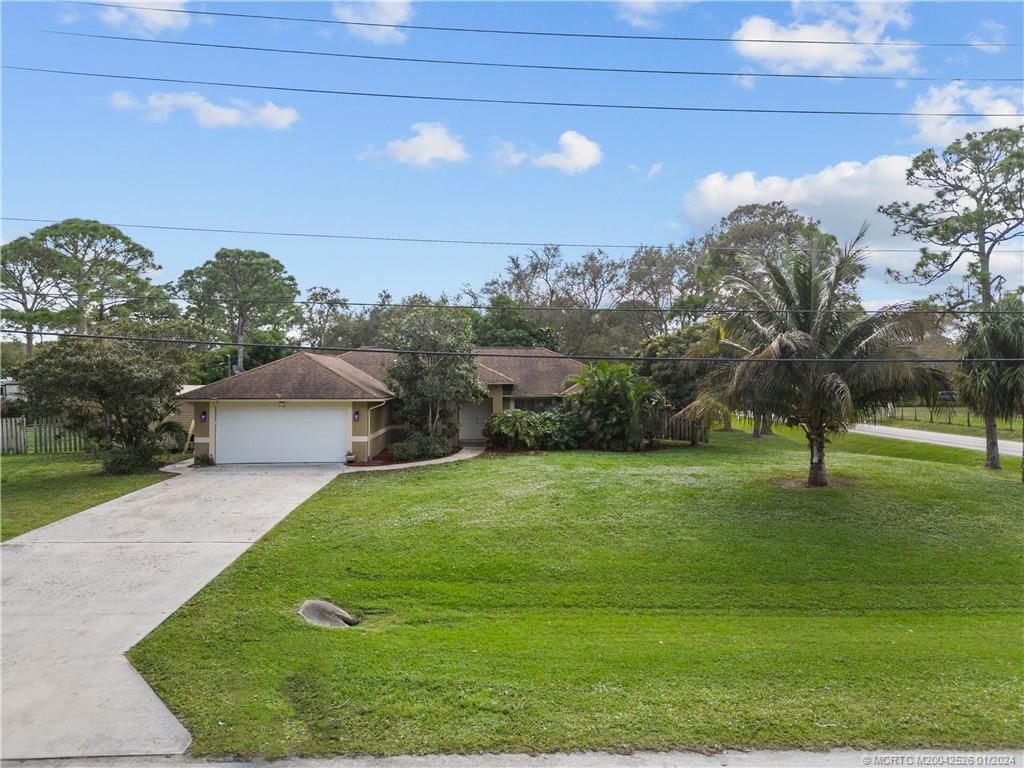 Photo of 601 Howard Street, Fort Pierce, FL 34982 (MLS # M20042526)