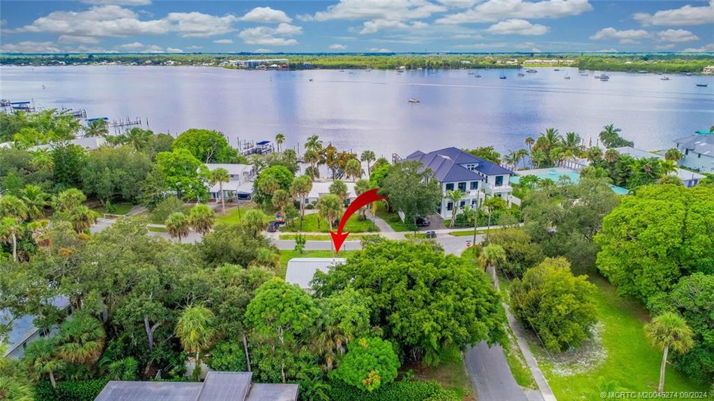 817 SW Saint Lucie Crescent