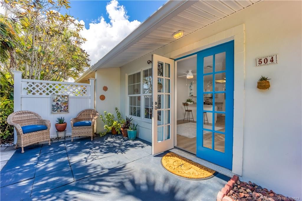 Photo of 504 SE Parkway Drive, Stuart, FL 34996 (MLS # M20041030)