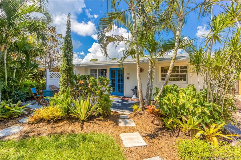 Photo of 504 SE Parkway Drive, Stuart, FL 34996 (MLS # M20041030)