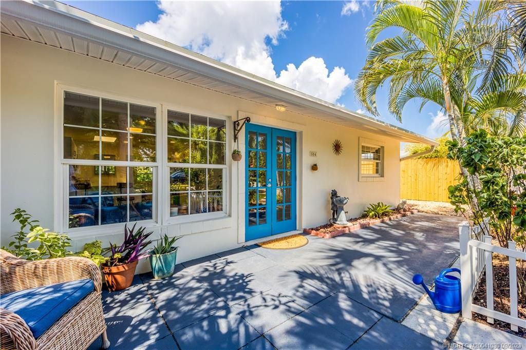 Photo of 504 SE Parkway Drive, Stuart, FL 34996 (MLS # M20041030)