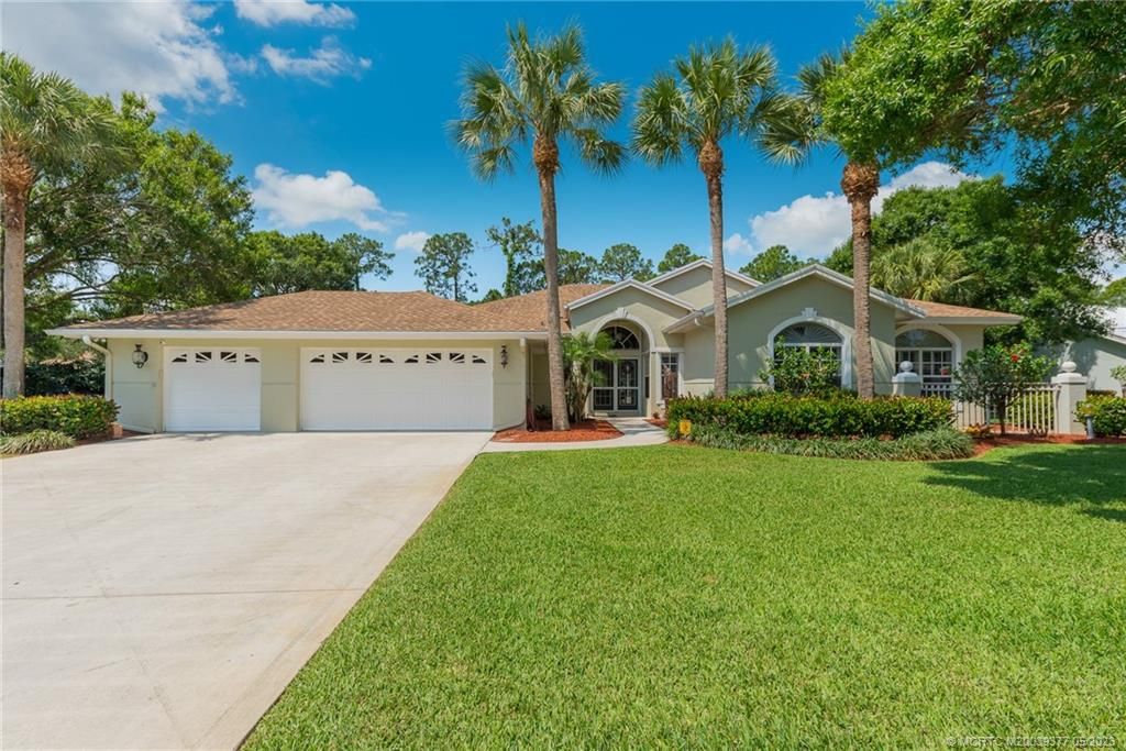 Photo of 2006 SW Briaroak Trail, Palm City, FL 34990 (MLS # M20039377)