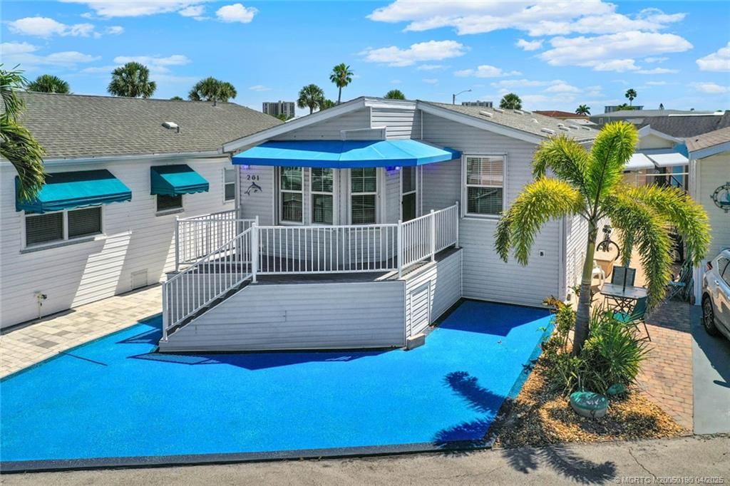 Photo of 201 Nettles Boulevard, Jensen Beach, FL 34957 (MLS # M20050190)