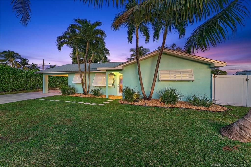 Photo of 1521 Venus Avenue, Jupiter, FL 33469 (MLS # M20042759)