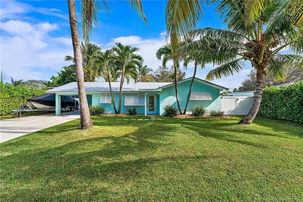 Photo of 1521 Venus Avenue, Jupiter, FL 33469 (MLS # M20042759)