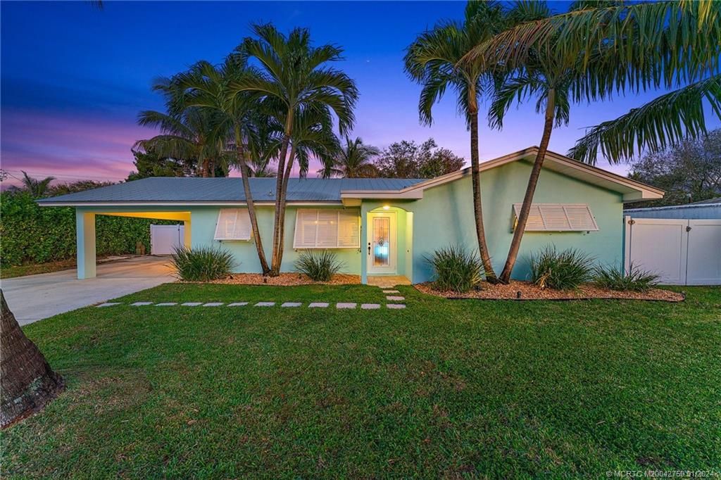 Photo of 1521 Venus Avenue, Jupiter, FL 33469 (MLS # M20042759)