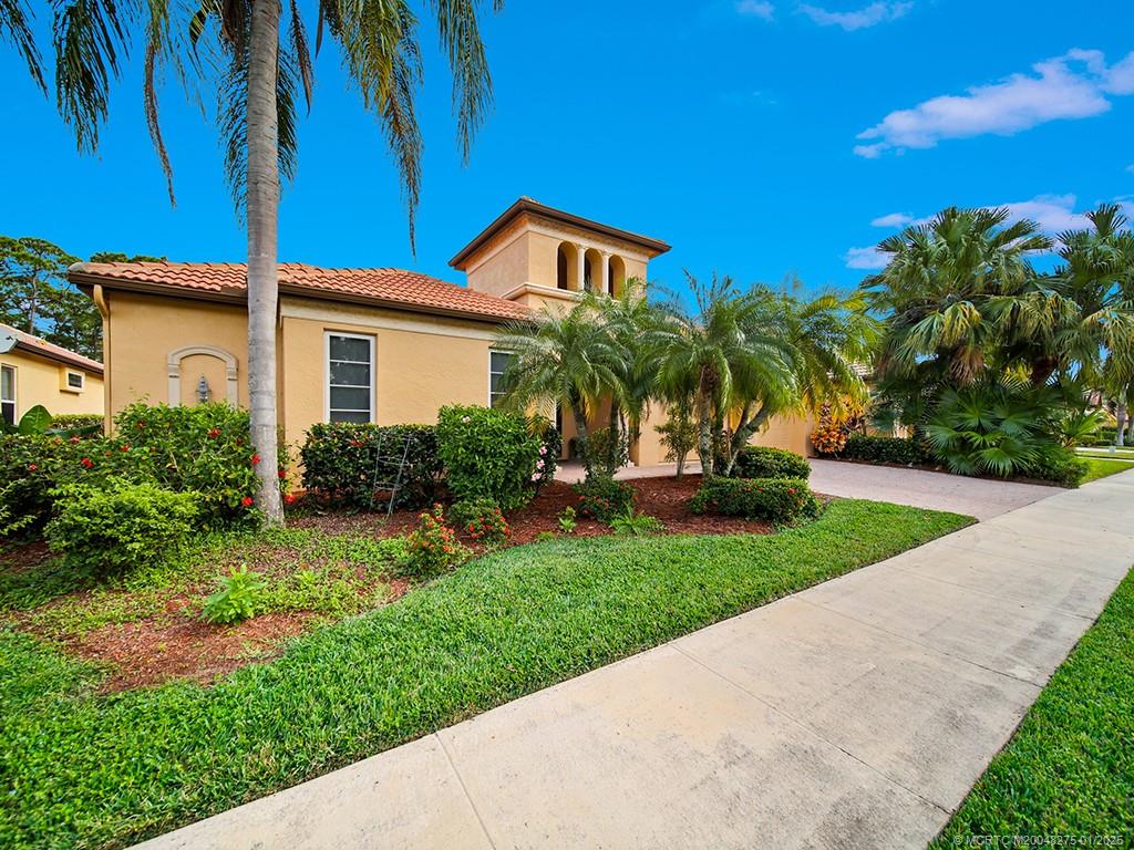 816 SW Grand Reserves Boulevard
