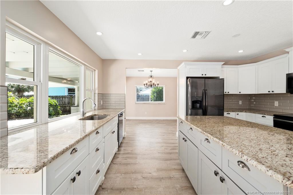 Stuart, Florida 34997, United States, 3 Bedrooms Bedrooms, ,3 BathroomsBathrooms,Residential,Active,140829