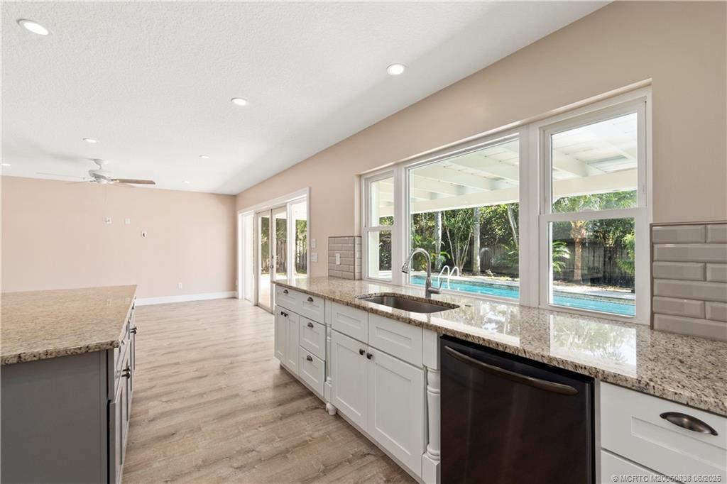 Stuart, Florida 34997, United States, 3 Bedrooms Bedrooms, ,3 BathroomsBathrooms,Residential,Active,140829