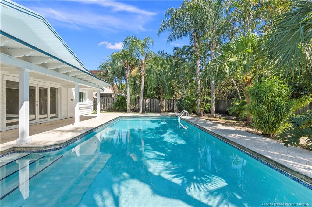 Stuart, Florida 34997, United States, 3 Bedrooms Bedrooms, ,3 BathroomsBathrooms,Residential,Active,140829