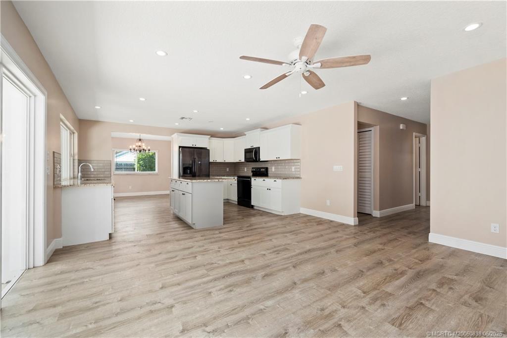 Stuart, Florida 34997, United States, 3 Bedrooms Bedrooms, ,3 BathroomsBathrooms,Residential,Active,140829