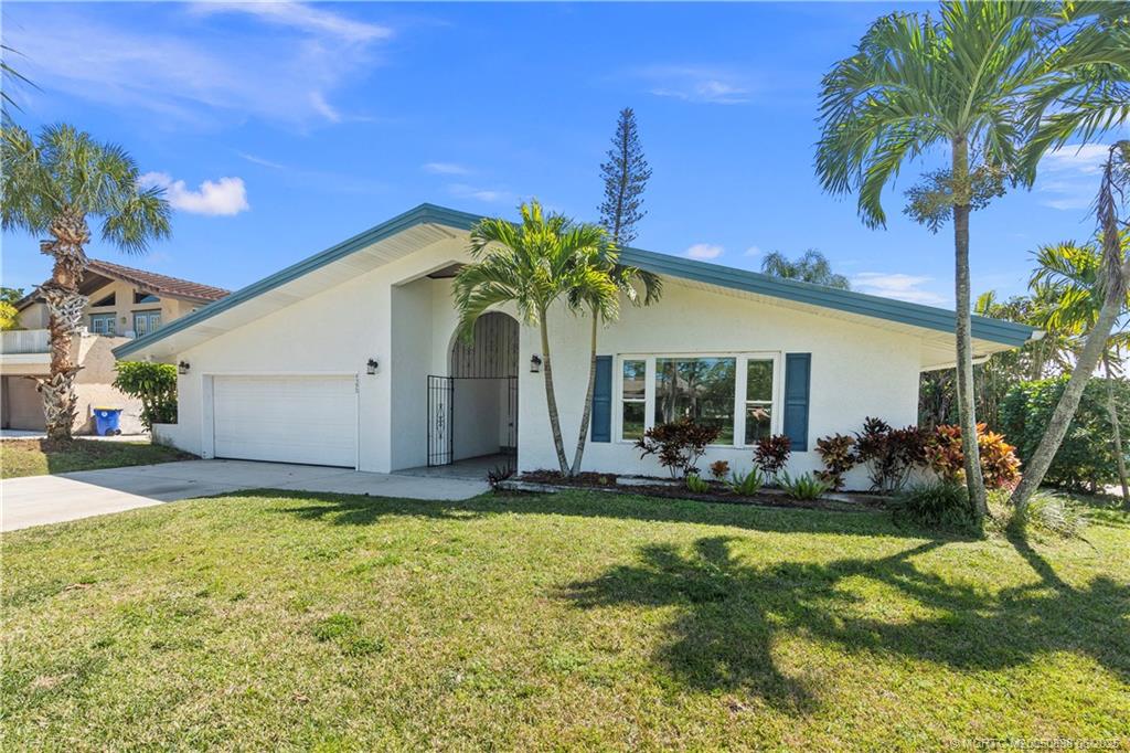Stuart, Florida 34997, United States, 3 Bedrooms Bedrooms, ,3 BathroomsBathrooms,Residential,Active,140829