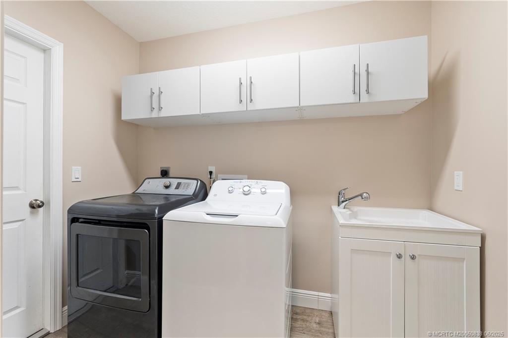 Stuart, Florida 34997, United States, 3 Bedrooms Bedrooms, ,3 BathroomsBathrooms,Residential,Active,140829