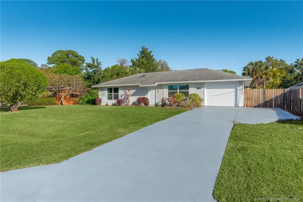 Photo of 8608 Brookline Avenue, Fort Pierce, FL 34951 (MLS # M20043219)