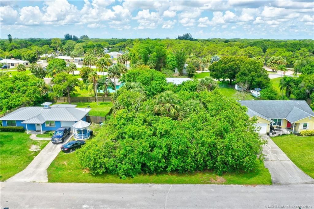 Photo of 5007 Hickory Drive, Fort Pierce, FL 34982 (MLS # M20039739)