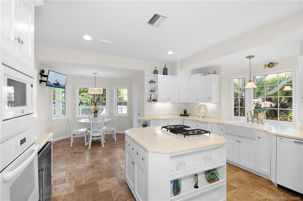 Stuart, Florida, 34996, United States, 3 Bedrooms Bedrooms, ,4 BathroomsBathrooms,Residential,Active,2006547