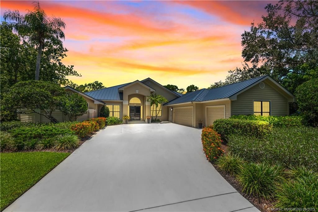 Photo of 1550 SW Saint Andrews Drive, Palm City, FL 34990 (MLS # M20040259)