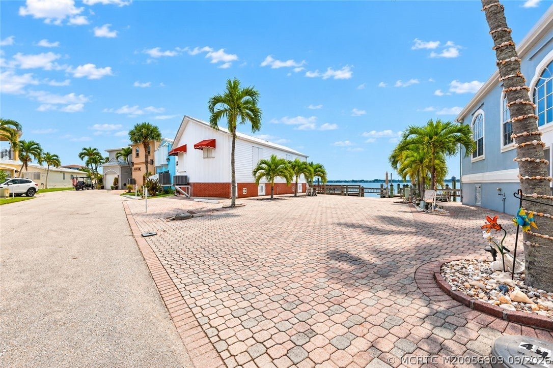 47 Nettles Boulevard