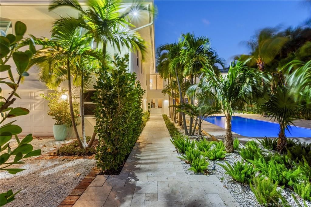 Photo of 10 S Sewalls Point Road, Stuart, FL 34996 (MLS # M20049244)