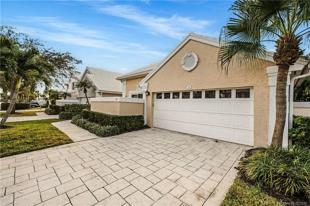Photo of 58 Windsor Lane, Palm Beach Gardens, FL 33418 (MLS # M20054198)