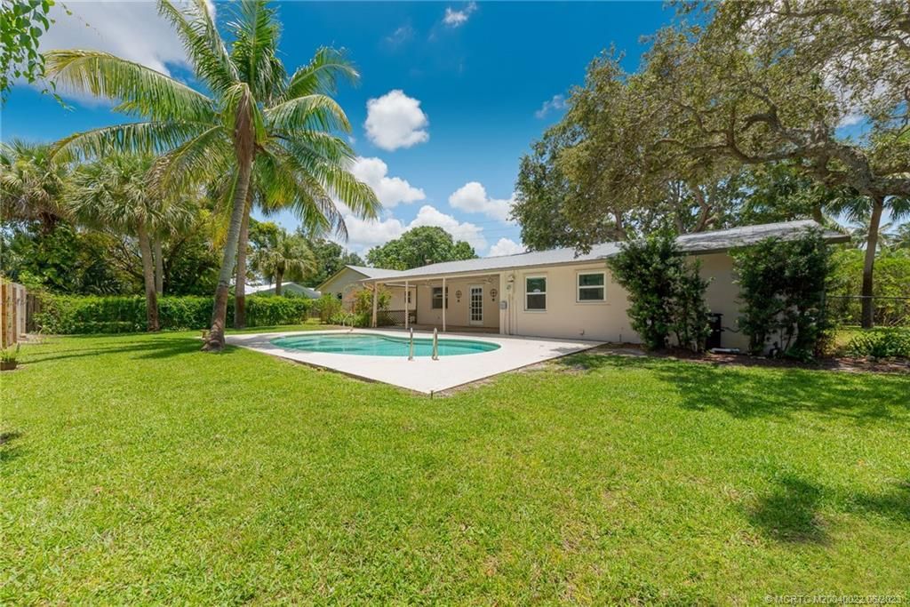 Photo of 1109 SE 7th Street, Stuart, FL 34996 (MLS # M20040022)