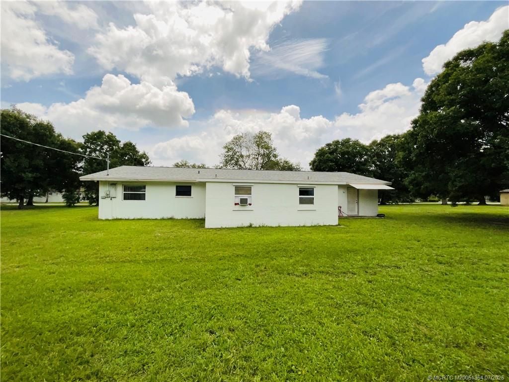 Photo of 5213 Hummingbird Way, Fort Pierce, FL 34951 (MLS # M20051354)