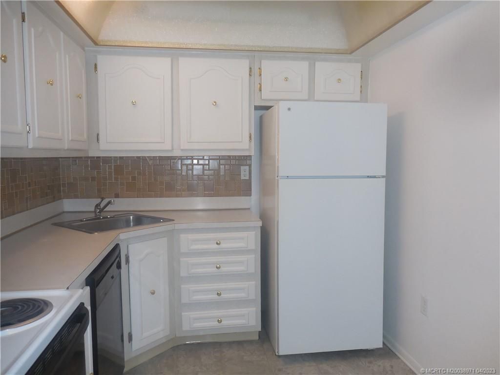 Photo of 2600 S Kanner Highway #Y9, Stuart, FL 34994 (MLS # M20038971)