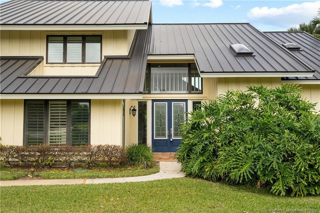 Photo of 6323 SE Farmington Place, Stuart, FL 34997 (MLS # M20047556)