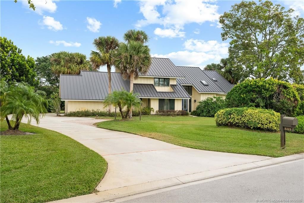 Photo of 6323 SE Farmington Place, Stuart, FL 34997 (MLS # M20047556)